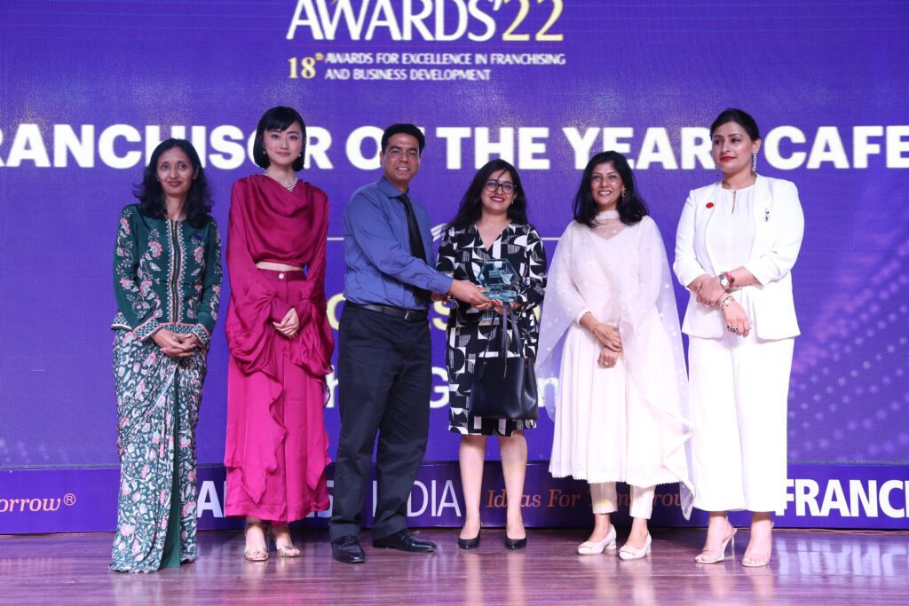 IMG 4009 1 Chai Garam gets Best Franchisor of the Year Award!