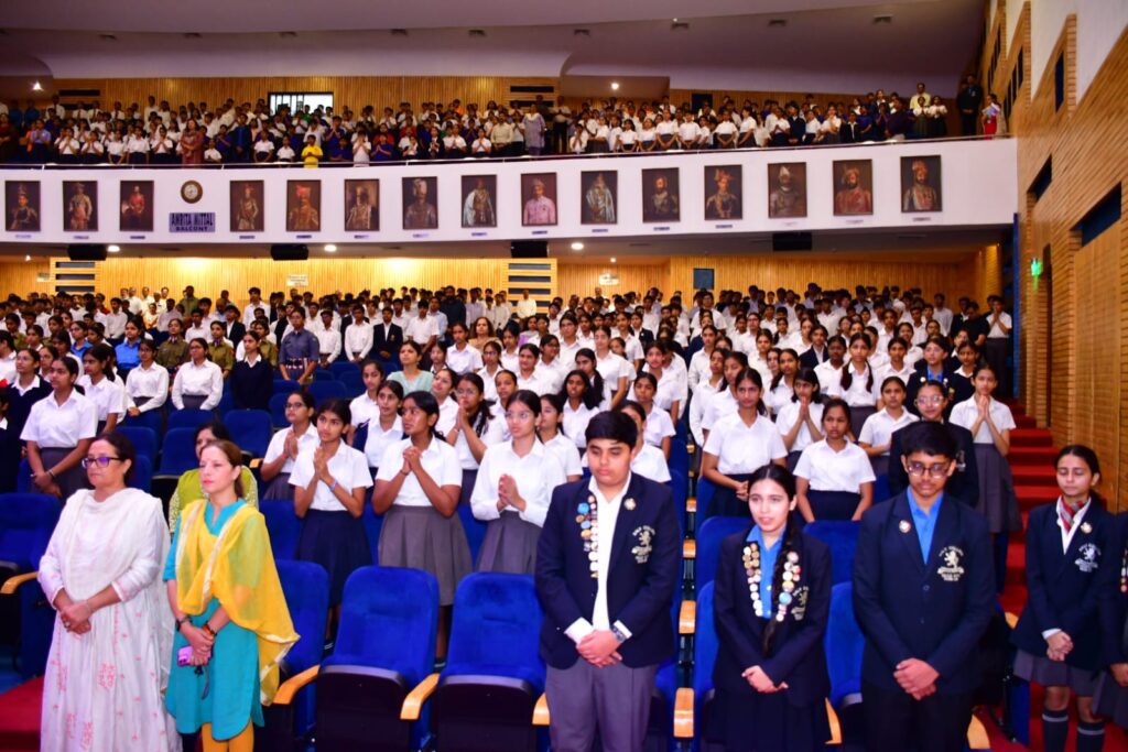 WhatsApp Image 2025 08 07 at 08.43.48 1 Indore Police Officer Conducts Over 1000 Cyber Security Awareness Sessions, Sets World Record